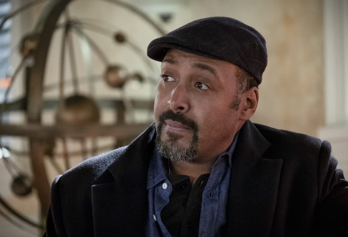 Joe West returns in promo images for The Flash Season 5 ...