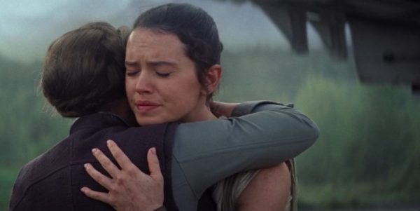 Rey-Leia-Hug-Force-Awakens-600x301.jpg